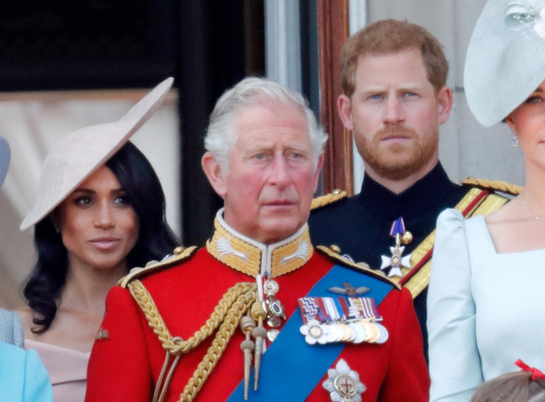 Меган, герцогиня Сассекская, принц Чарльз и принц Гарри на параде Trooping The Colour в 2018 году.