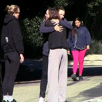 Дженнифер Гарнер провела воскресенье с подругами в Лос-Анджелесе