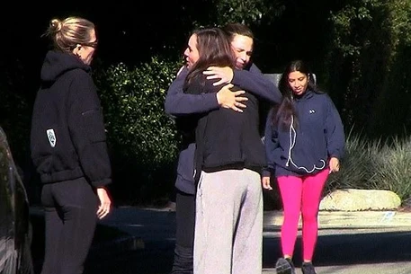 Дженнифер Гарнер провела воскресенье с подругами в Лос-Анджелесе