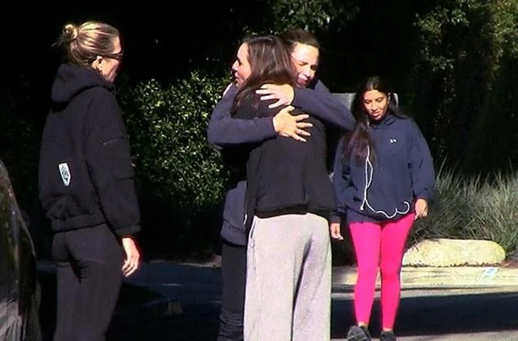 Дженнифер Гарнер провела воскресенье с подругами в Лос-Анджелесе