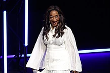 Женщина, на чей 80-летний юбилей нежданно-негаданно явилась Опра Уинфри, рассказала, какова ведущая в реальной жизни