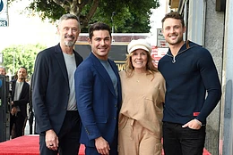 Дилан Эфрон откровенно рассказал о том, что Зак Эфрон думал о своей вирусной реакции на высокие оценки в шоу «Танцы со звездами»