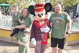 Хилари Суонк извинилась за резкое обращение с матерью, которая, как ей показалось, фотографировала ее в аэропорту без разрешения