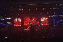 Фанат Леди Гаги пришел в ярость, потратив 300 долларов на билет на концерт суперзвезды в Брисбене — только для того, чтобы столкнуться с долгими задержками при входе на площадку, а затем обнаружить, что со своего места они не видят сцену