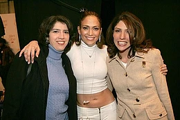 Дженнифер Лопес отметила 80-летие своей матери Гваделупе Родригес, устроив для неё роскошную вечеринку в Лас-Вегасе в кругу семьи и друзей