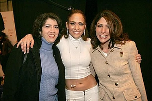 Дженнифер Лопес отметила 80-летие своей матери Гваделупе Родригес, устроив для неё роскошную вечеринку в Лас-Вегасе в кругу семьи и друзей