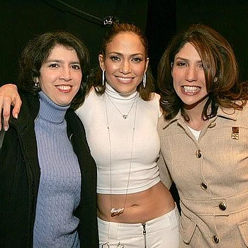 Дженнифер Лопес отметила 80-летие своей матери Гваделупе Родригес, устроив для неё роскошную вечеринку в Лас-Вегасе в кругу семьи и друзей