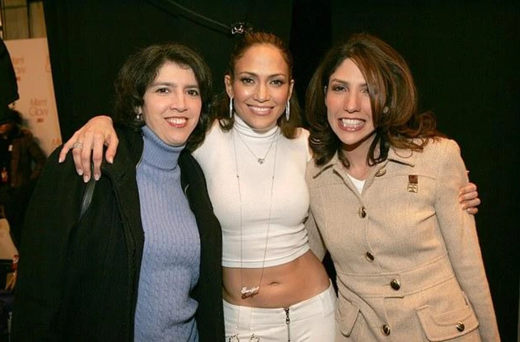 Дженнифер Лопес отметила 80-летие своей матери Гваделупе Родригес, устроив для неё роскошную вечеринку в Лас-Вегасе в кругу семьи и друзей