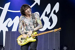 The Darkness: Скромные Доходы от Мегахита Christmas Time