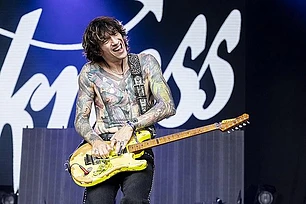 The Darkness: Скромные Доходы от Мегахита Christmas Time