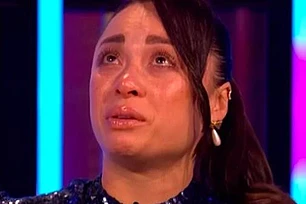 Льюис Коуп из «Strictly» и его профессиональная партнёрша Катя Джонс воссоединились на звёздном 30-летии друга Стиви Раффа в воскресенье, спустя неделю после их неожиданного выбывания с танцевального паркета