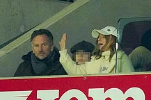 Неожиданный футбольный матч Джери Холлиуэлл: от «Уотфорда» до «Брентфорда»