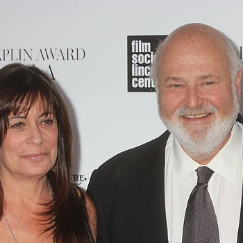 Мария Шрайвер вспомнила своих покойных друзей Роба и Мишель Райнер как невероятных родителей всего через несколько часов после того, как один из их сыновей был арестован по обвинению в их убийстве