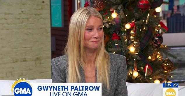 Гвинет Пэлтроу появилась без бюстгальтера в Нью-Йорке в понедельник