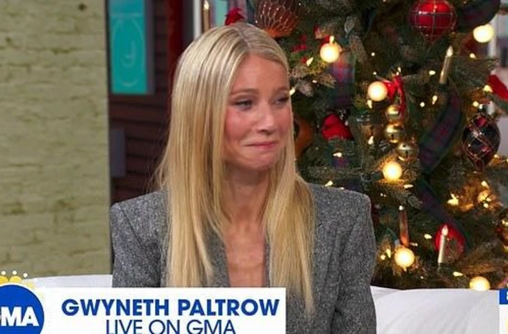 Гвинет Пэлтроу появилась без бюстгальтера в Нью-Йорке в понедельник