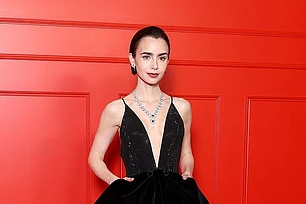 Лилли Коллинз, Минни Драйвер и Эшли Парк на мировой премьере пятого сезона «Эмили в Париже»