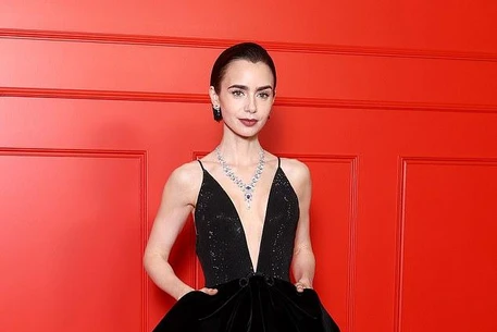 Лилли Коллинз, Минни Драйвер и Эшли Парк на мировой премьере пятого сезона «Эмили в Париже»