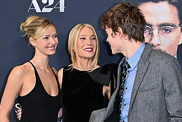 Гардероб Эппл Мартин – настоящий клад для поиска идеального вечернего платья