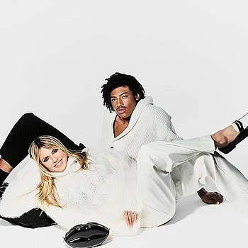 Сын Хайди Клум, Генри, рассказал, как мать «привила ему много уверенности», чтобы он мог пойти по ее стопам, позируя для своей первой совместной обложки