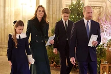 Счастливых праздников от Кейт Миддлтон, принца Уильяма и их детей