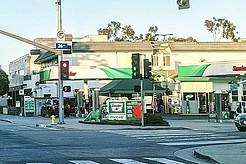 В дни, предшествовавшие обнаружению мертвыми Роба и Мишель Райнер, работники бензоколонки в Брентвуде утверждают, что Ник Райнер выглядел заметно иначе, чем они знали его на протяжении многих лет