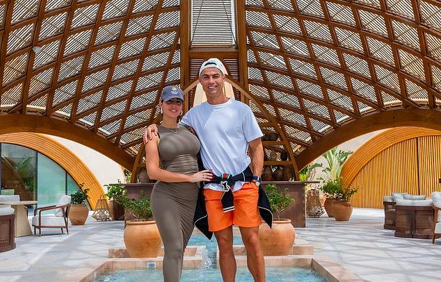 Криштиану Роналду и его невеста Джорджина Родригес приобрели две роскошные виллы на западном побережье Саудовской Аравии