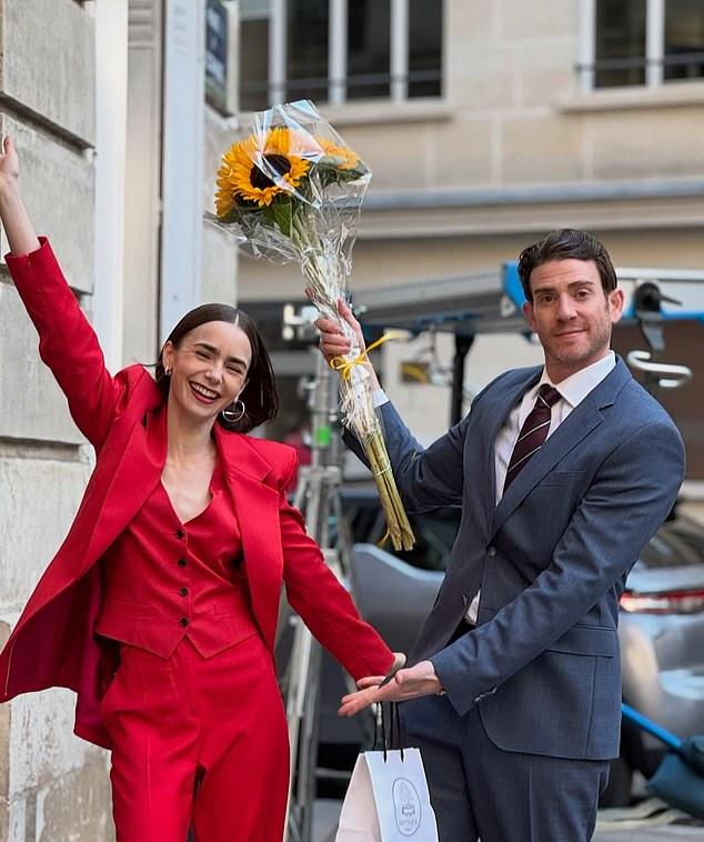 Лили Коллинз приоткрыла завесу над съёмками пятого сезона «Эмили в Париже» в четверг, когда новый сезон наконец вышел на Netflix