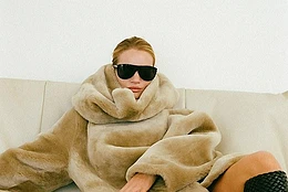 Рози Хантингтон-Уайтли продемонстрировала безупречную фигуру для стильной фотосессии FWRD