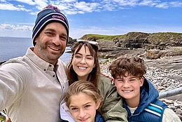 Какая она милая?