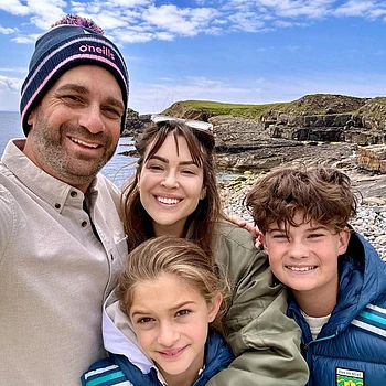 Какая она милая?