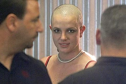 Данни Миноуг рассказала, как ей удалось остаться приземленной после обретения славы в столь юном возрасте