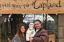 Подруга Джека Грилиша, Саша Эттвуд, поделилась в Instagram фотографиями, сделанными во время первого визита в Лапландию вместе с ним и их маленькой дочерью Амелией Роуз