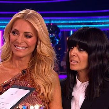 Королева Камилла выразила восхищение «потрясающими» Тесс Дейли и Клаудией Уинклман, прощающимися в своём последнем финале Strictly Come Dancing