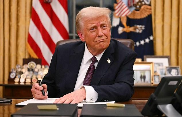 Я публиковал много шуток и колких комментариев о Дональде Трампе в социальных сетях – X и Instagram. Я не переношу его, но мне нравится отдыхать в Америке. Я слышал, что вскоре пограничные службы США могут проверять соцсети, чтобы узнать, не был ли ты настроен антиамерикански. Пустят ли меня в страну?