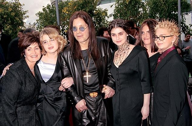 Келли Осборн рассказала о трогательных рождественских планах своей семьи после смерти Оззи этим летом