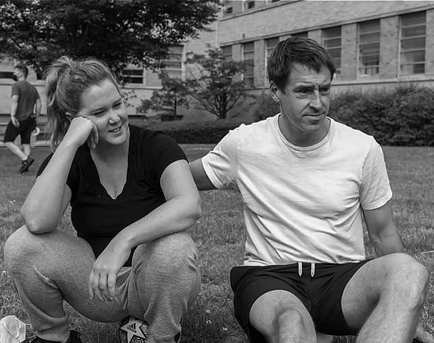 Эми Шумер рассказала, как переживает развод с Крисом Фишером