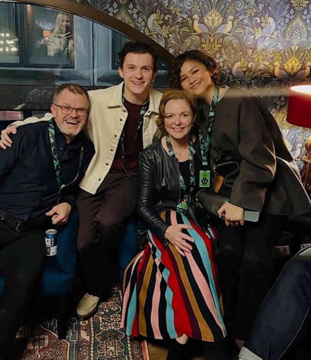 Зендея весело провела время с женихом Томом Холландом и его семьей на шоу The Traitors: Live Experience в Лондоне