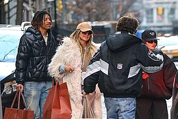 Хайди Клум и её взрослые дети Генри и Лени замечены на крупном шопинге в Нью-Йорке на этой неделе