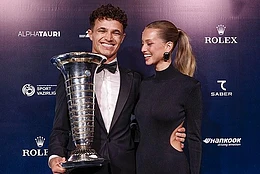 Девушка Ландо Норриса Маги Корсейру произвела фурор новыми фото в бикини