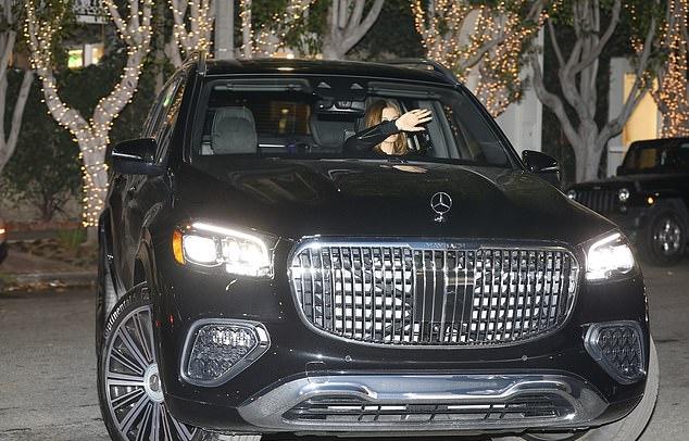 Хейли Бибер продемонстрировала роскошь своего образа жизни во время предпраздничного шопинга