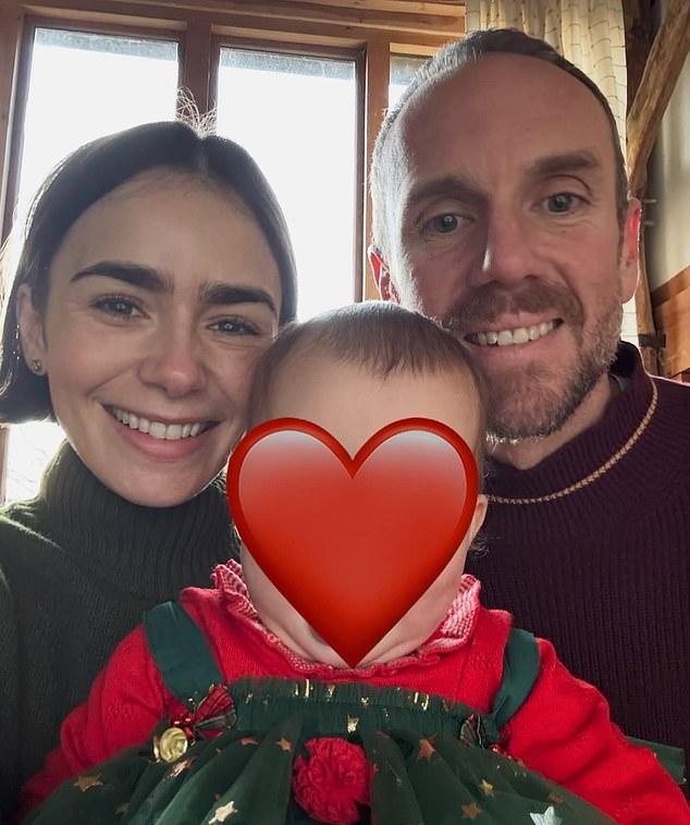 Лили Коллинз поделилась редкими снимками дочери Тоув, отмечая ее первое Рождество