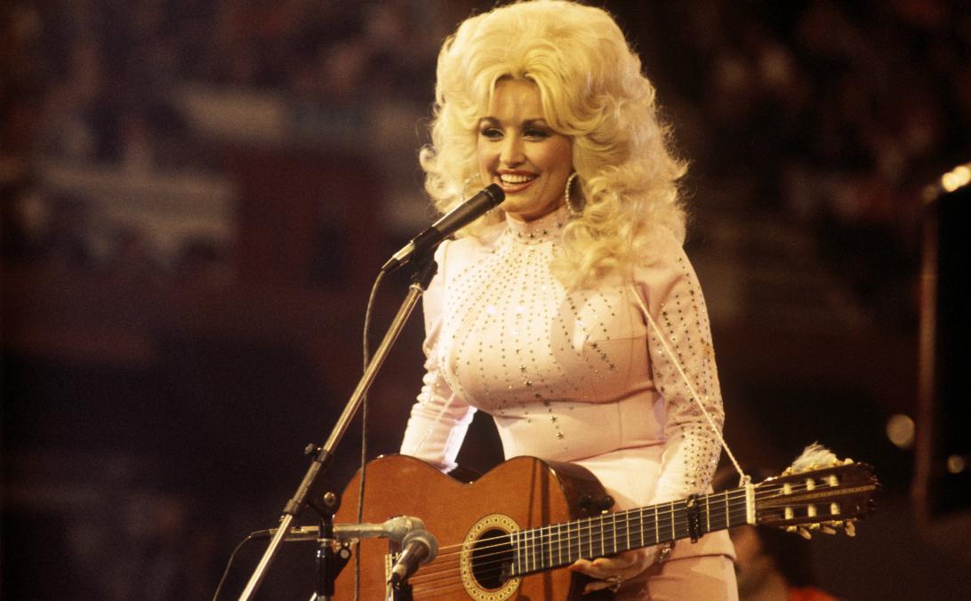 Долли Партон была одинока, когда в 18 лет переехала в Нэшвилл, мечтая стать певицей и автором песен