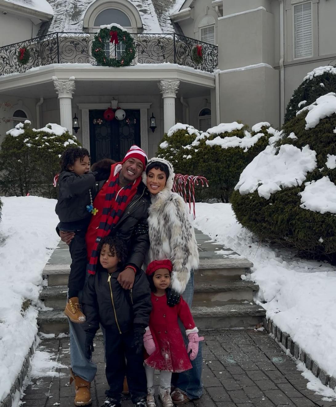 Близнецы Мэрайи Кэри Монро и Мороккан выглядели совсем взрослыми на рождественских фотографиях 2025 года со своей мамой