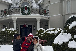 Близнецы Мэрайи Кэри Монро и Мороккан выглядели совсем взрослыми на рождественских фотографиях 2025 года со своей мамой