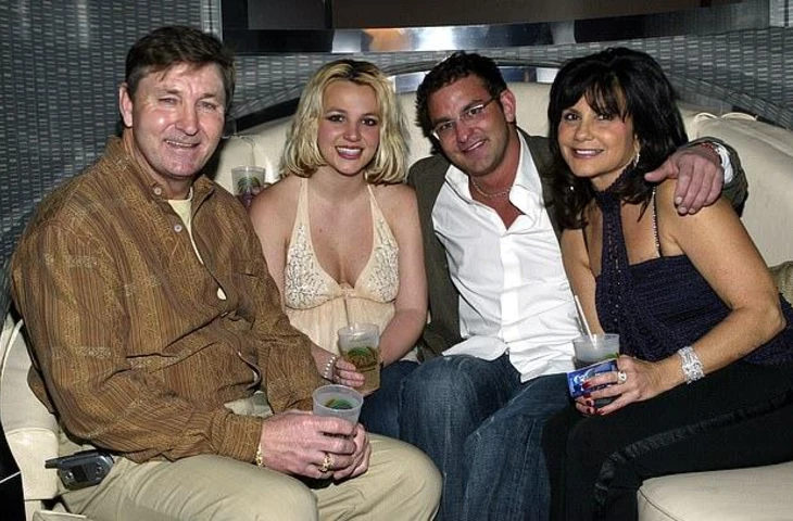 Бритни Спирс в воскресенье опубликовала в Instagram резкое обращение к своей отдалившейся семье