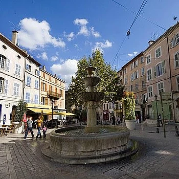 Джордж Клуни получил французское гражданство, хотя по-прежнему ‘плохо’ говорит по-французски после 400 дней обучения