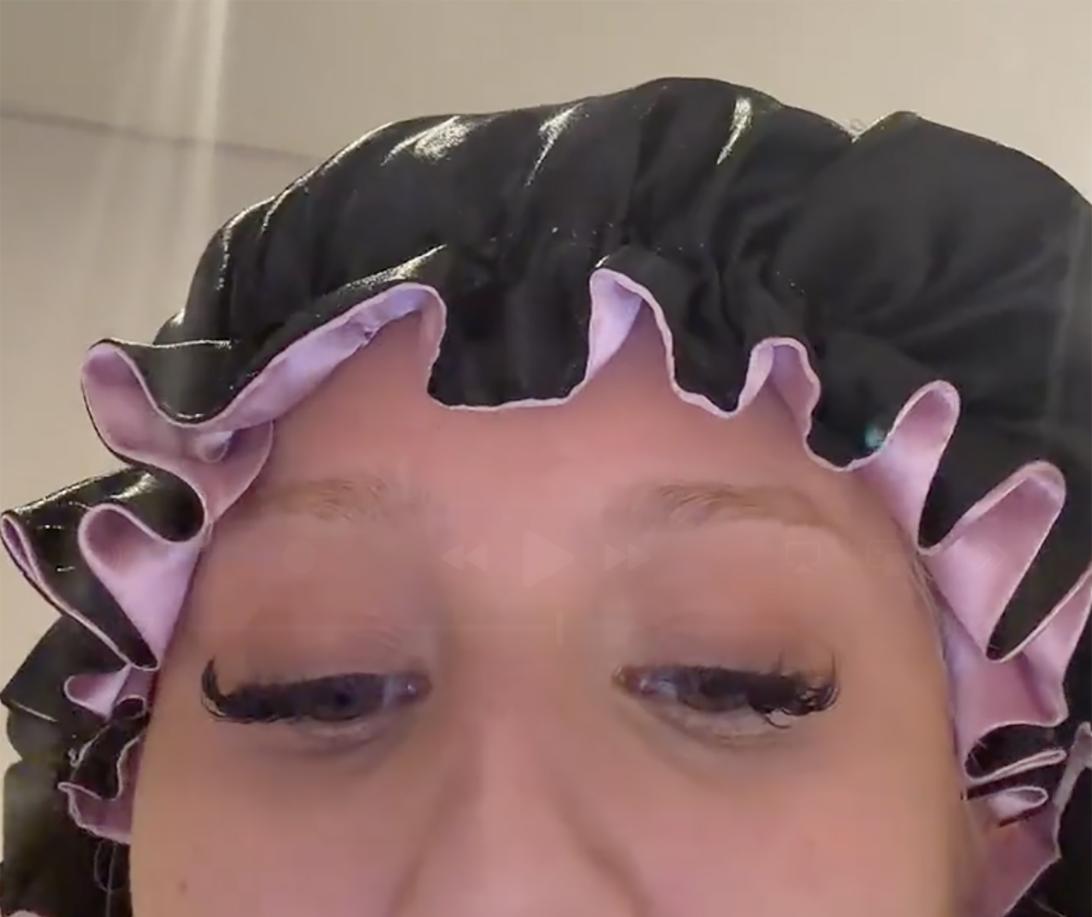 Алабама Баркер дала отпор критикам после того, как получила в подарок на Рождество белье от своего отца, Трэвиса Баркера, и мачехи, Кортни Кардашьян