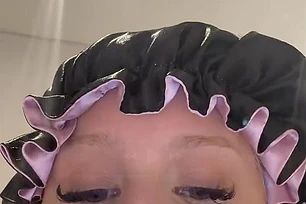 Алабама Баркер дала отпор критикам после того, как получила в подарок на Рождество белье от своего отца, Трэвиса Баркера, и мачехи, Кортни Кардашьян