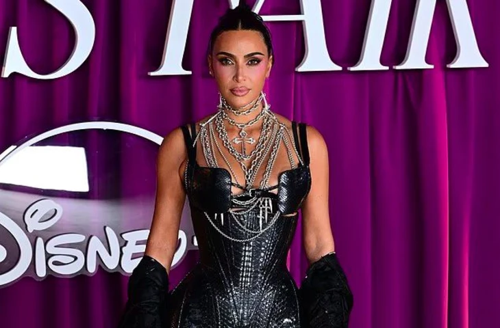 Ким Кардашьян получила главную роль в комедии Netflix после провала своего сериала