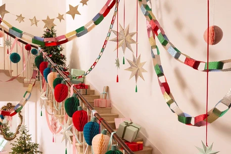 Бумажные гирлянды-цепочки — самый уютный и стильный тренд этого Нового года